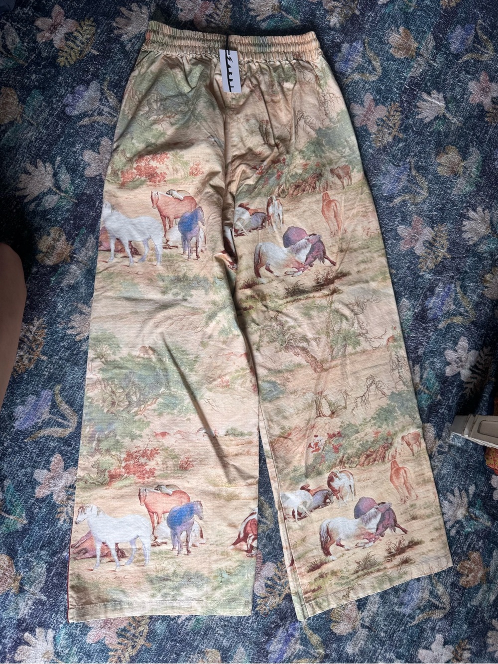 Women’s Printed Wide-Leg Pants in Mustard with Star-Trim - Picture 15 of 15